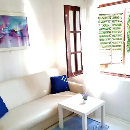 One-bedroom 2 Apartment *